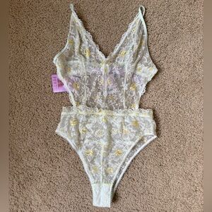 NWT - Savage X FENTY Lace bodysuit- Small